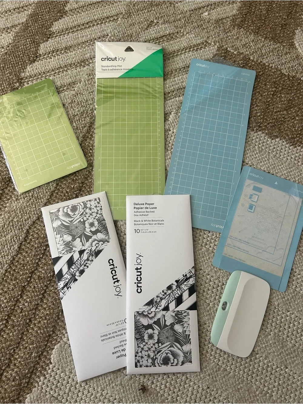 Cricut Craft Machine Bundle, Teal and Gray Bag, with Pens, Mats & Tools